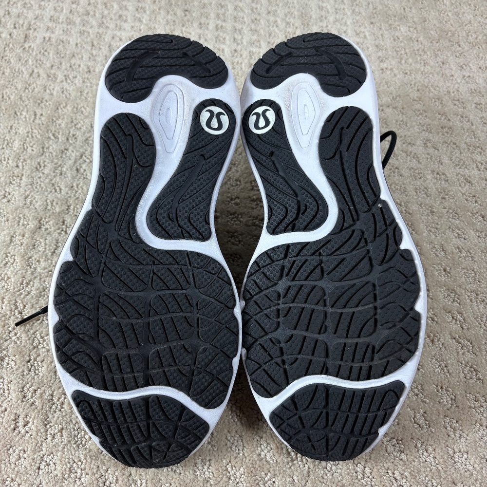 Lululemon | Women's Blissfeel Running Shoe black/white - Picture 6 of 6
